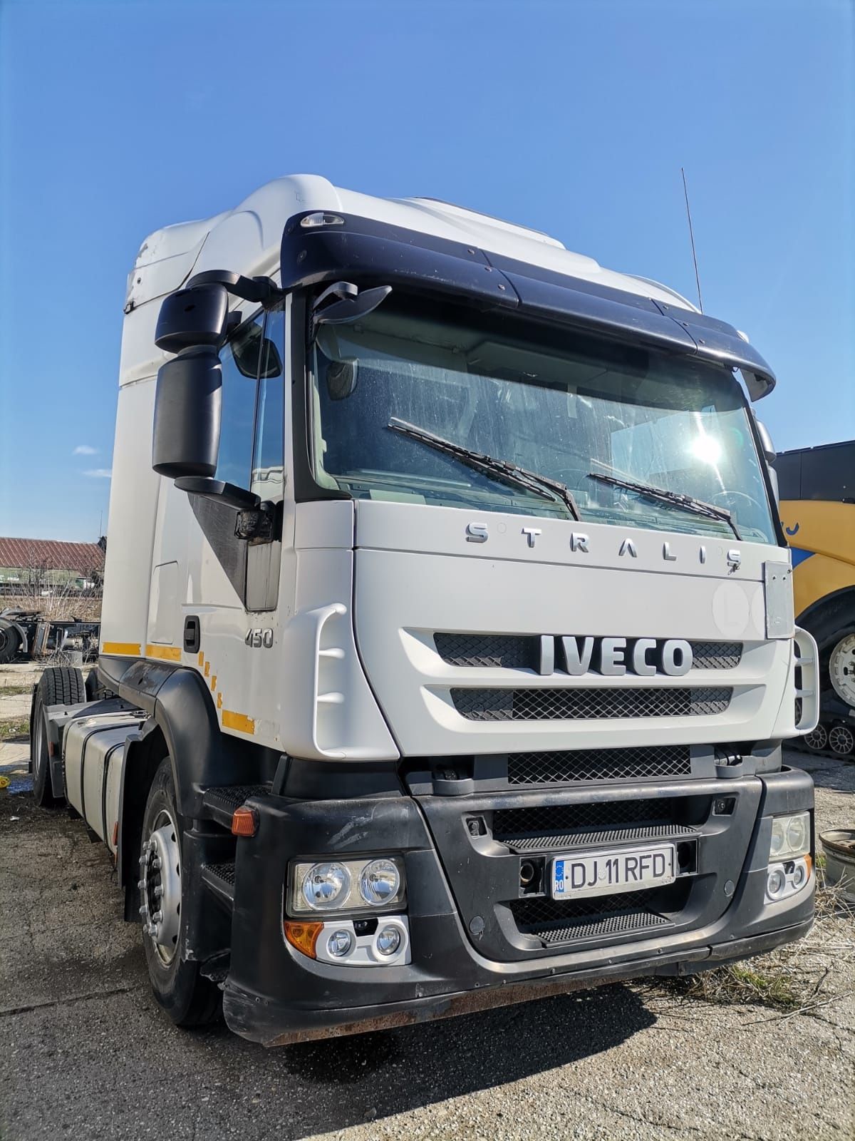 Dezmembrez iveco stralis