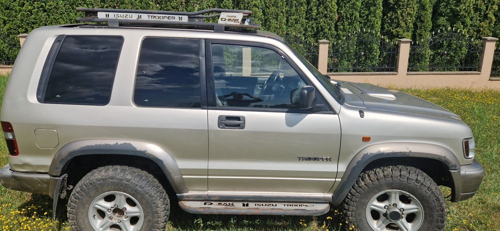 Isuzu trooper 2002 Nissan Toyota