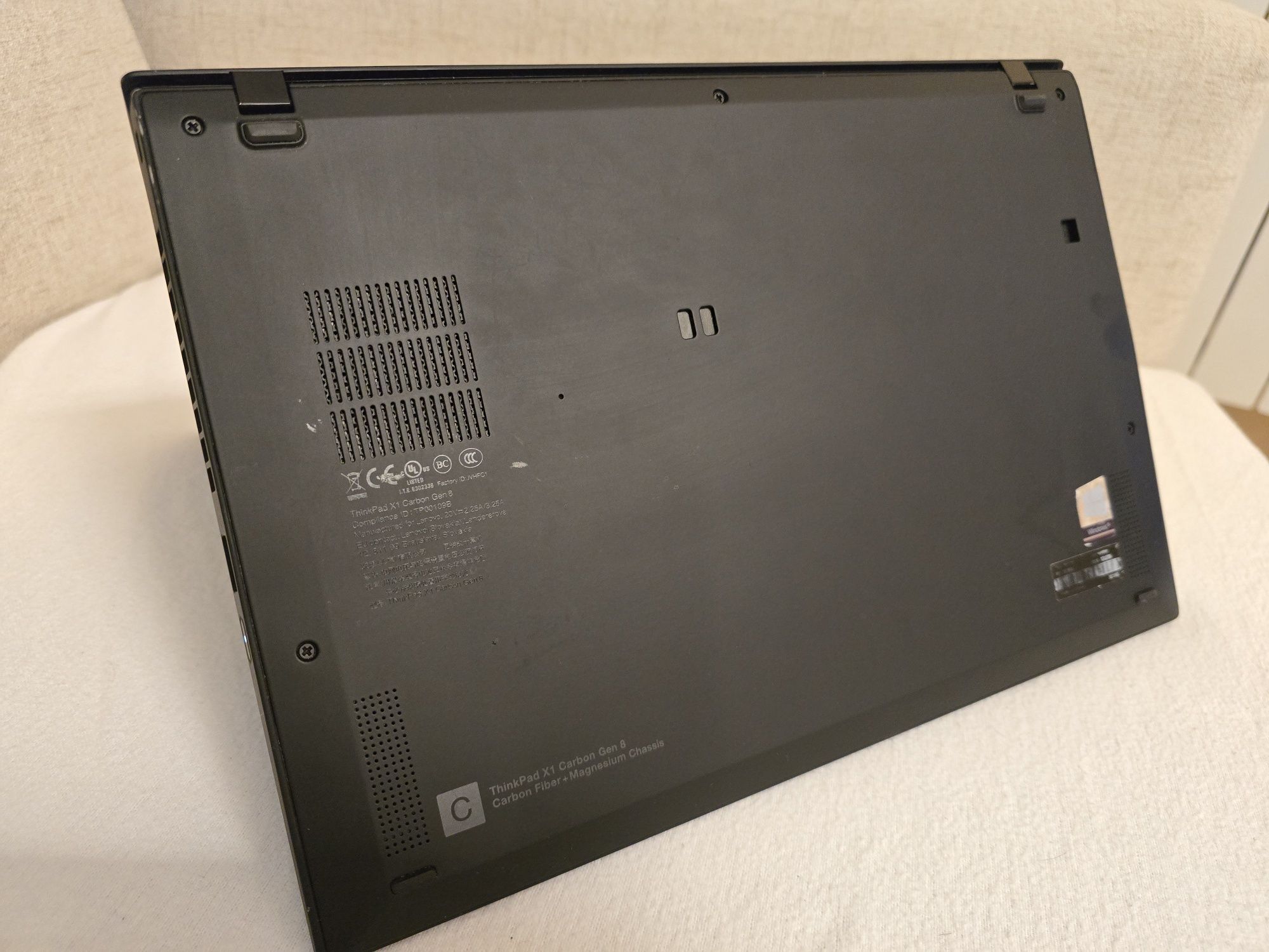 Lenovo X1 Carbon Gen 8 / i7 10th / 16GB Ram / 256 SSD