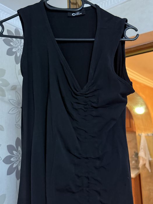 Черна Рокля много удобна с Връзки