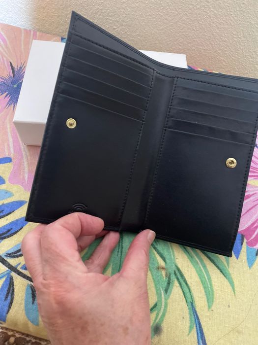 Дамско портмоне на марката Гес