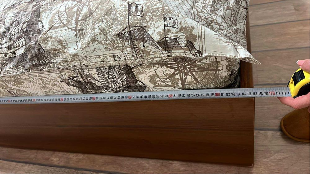 Спалня с матрак и шкафчета