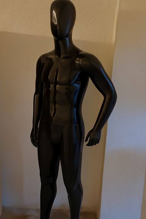 Мъжки манекен – черен, гланциран