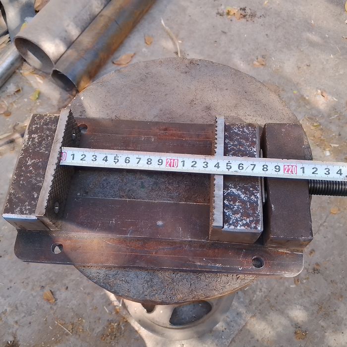 Тиски сотилади ,