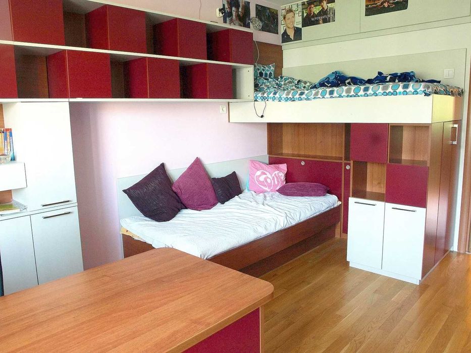 Двуетажно легло с ракла и гардероб