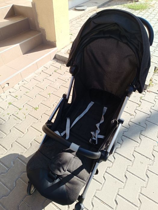 Vând cărucior Chicco