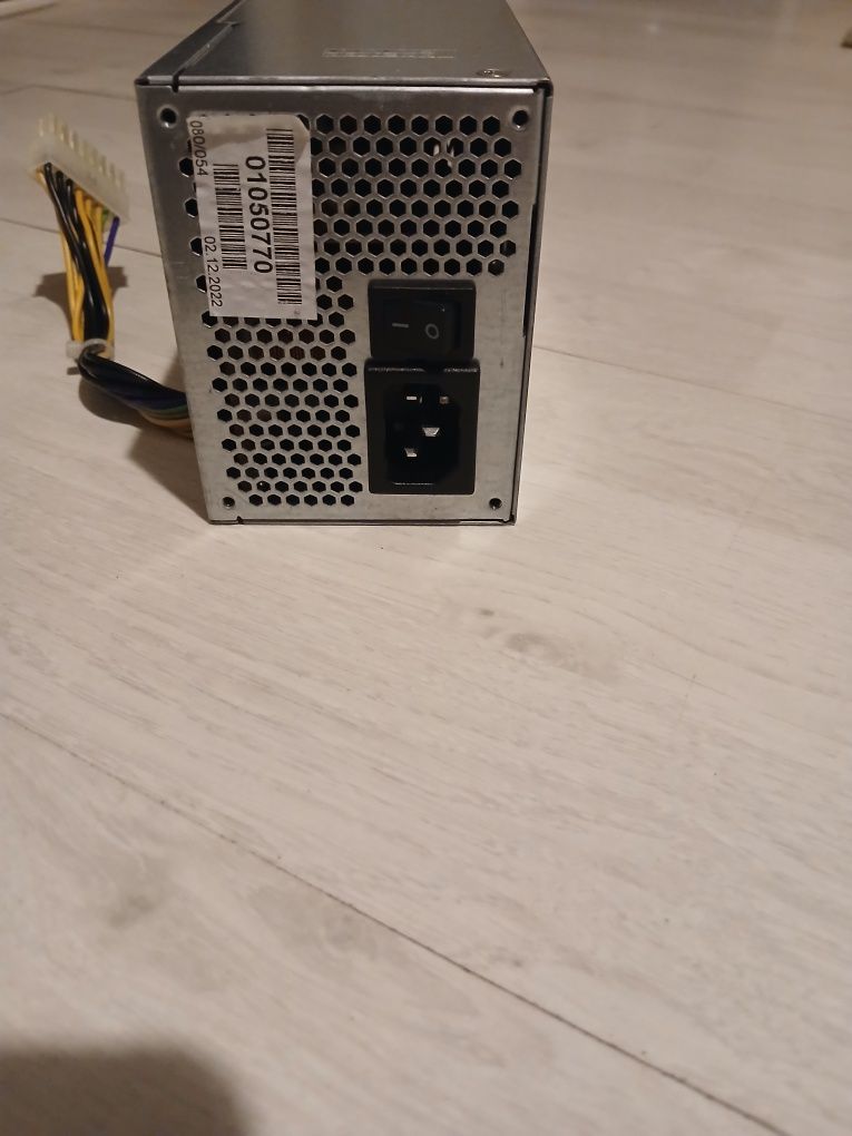 Vând  Sursa PC Fujitsu P720 S26113-E611-V50-01 DPS-250AB-62 AA 25