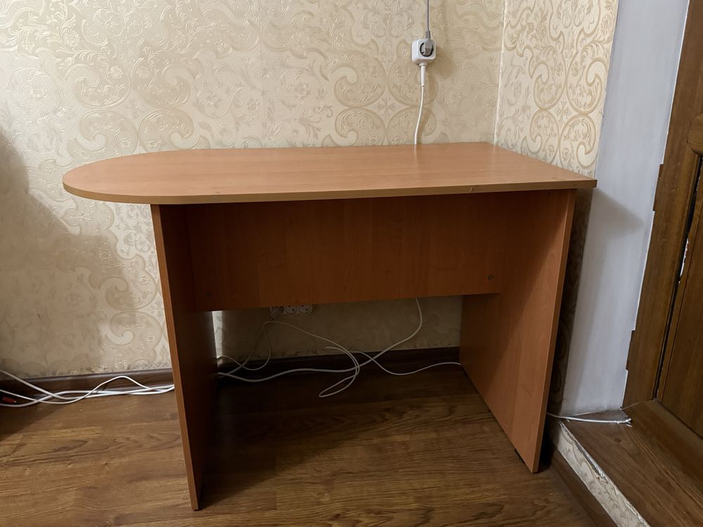 Стол деревянный