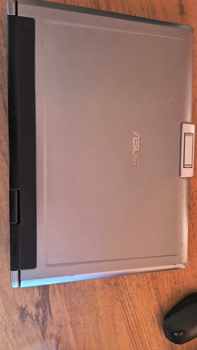 Продавам лаптоп ASUS F5N