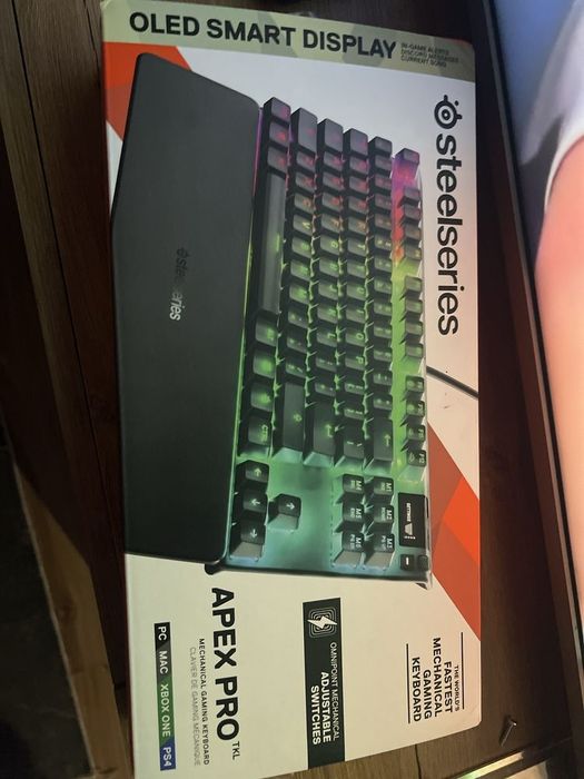 Steelseries Apex Pro TKL Бартер Като нова