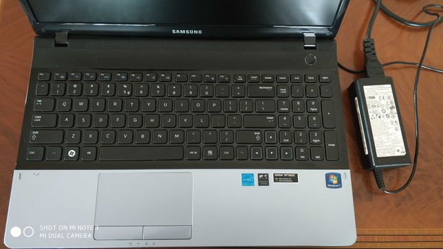 Vând Laptop Samsung