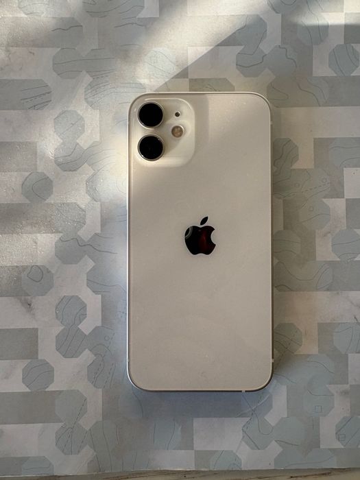 iPhone 12 mini, 64 GB, бял, с оригинален Apple кейс