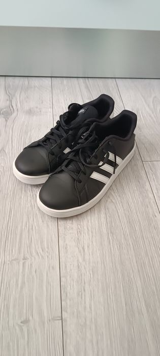Vând Adidas dama
