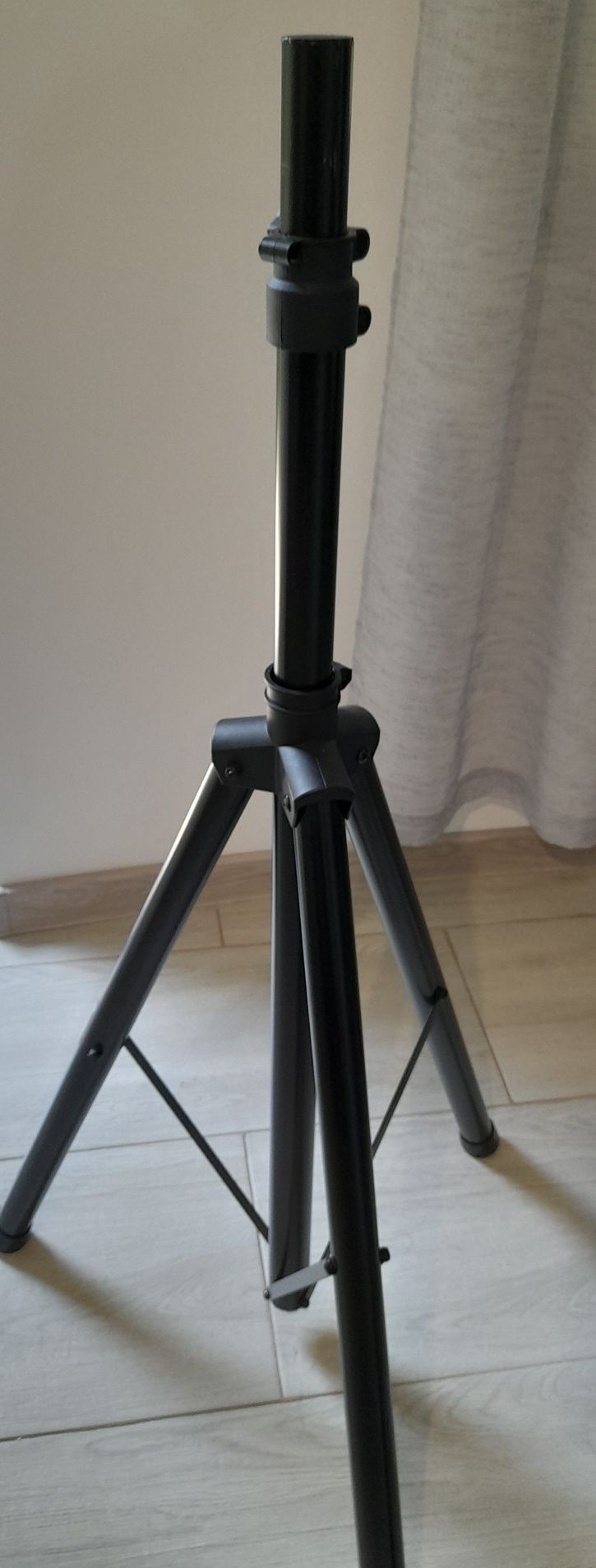 De vanzare boxaRcf 310 activa+ mixer activ Mackie Pro Fx12v3