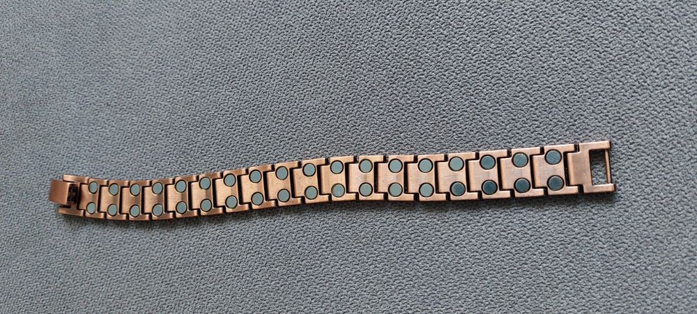 Медна гривна с магнити