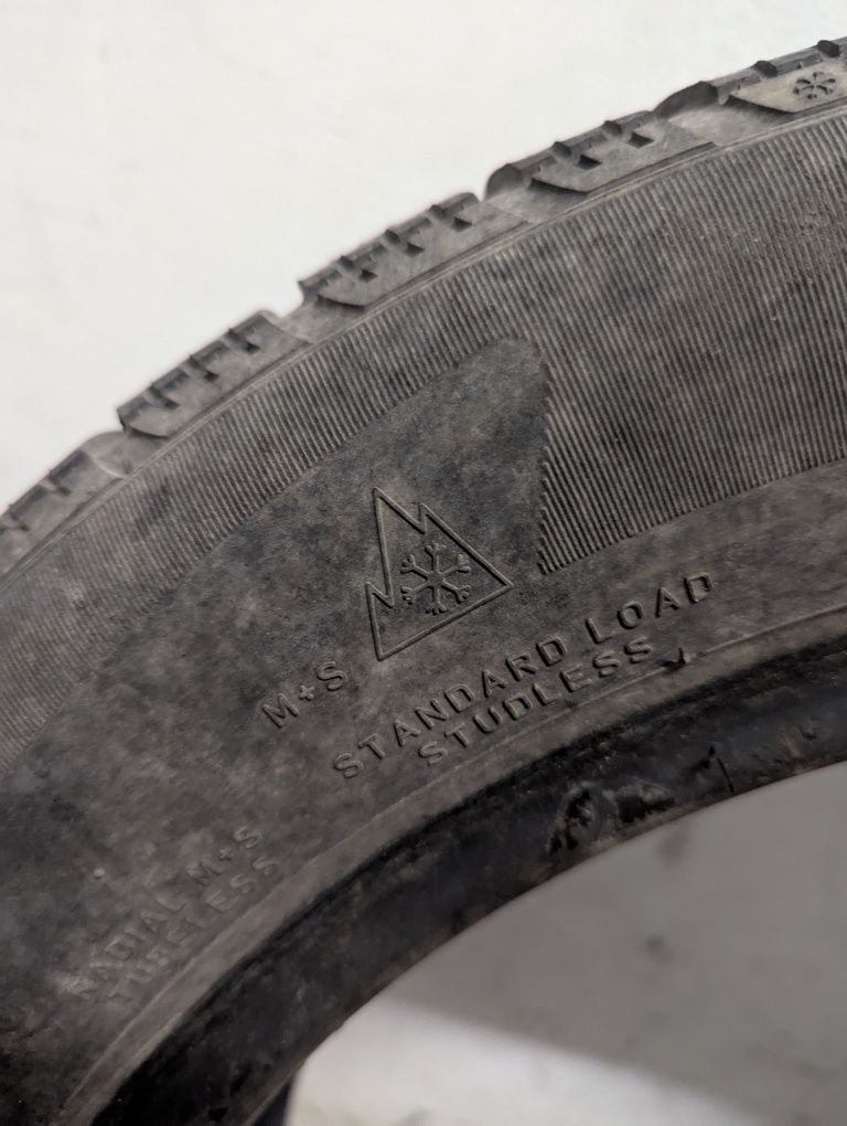 2 бр зимни гуми Pirelli в добро състояние - 205/55-R16 - DOT: 2311