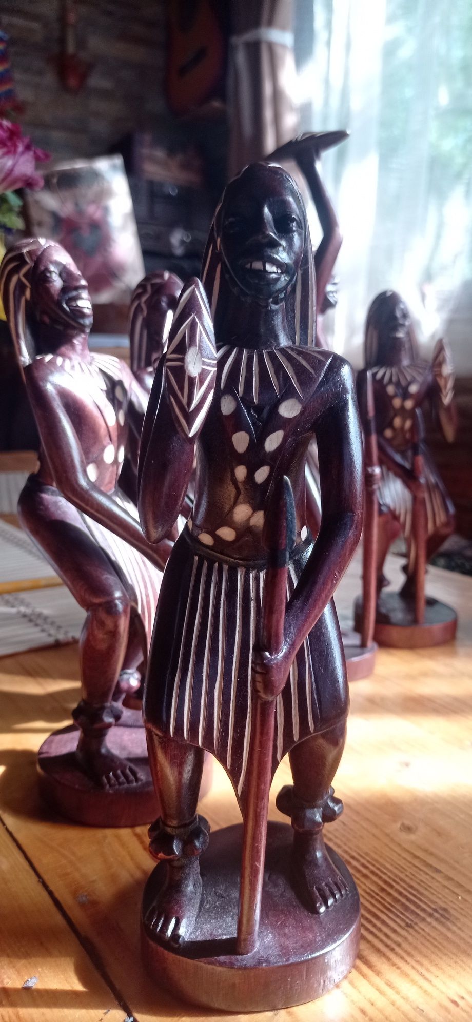 Sculpturi lemn războinici indieni