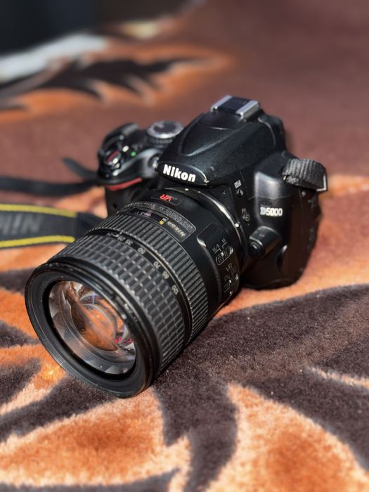 Фотоапарат Nikon D5000 + обективи и аксесуари