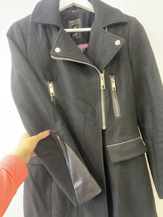 Черно палто на Guess