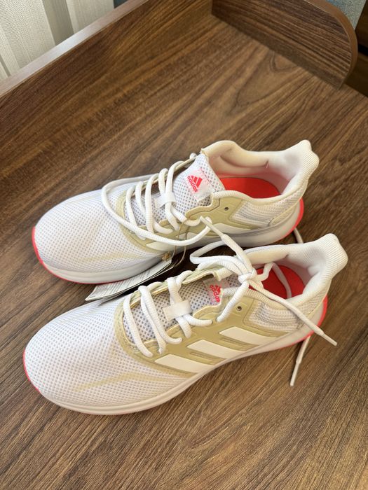 Кроссовки Adidas женские
