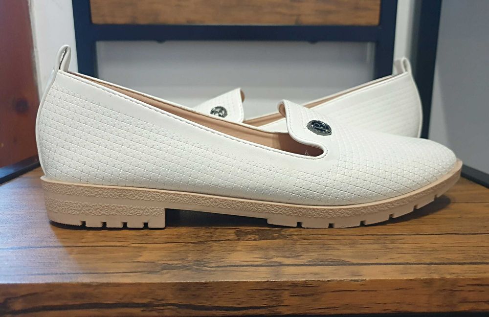 Нови обувки - номер 37