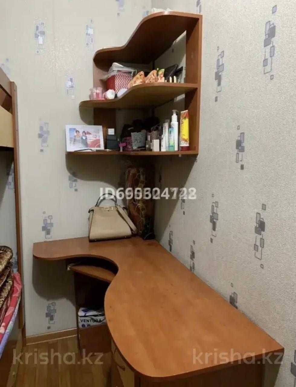Срочно продам компьютерный стол со встроенными ящиками