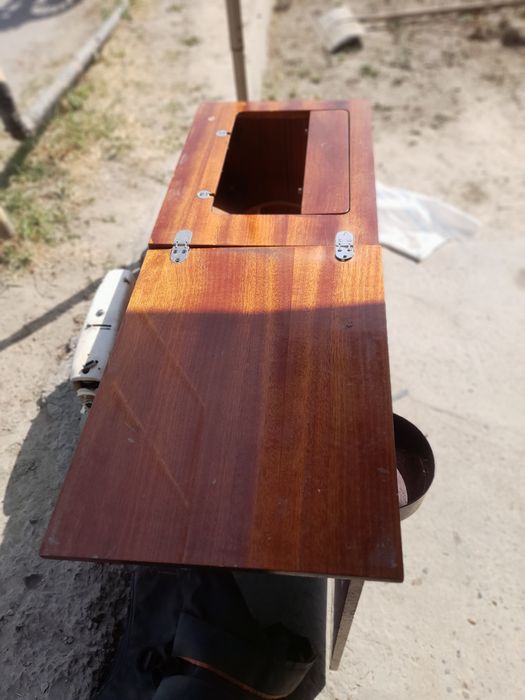 Продаётся швейная машинка ПМЗ и ТУМБА отдельно