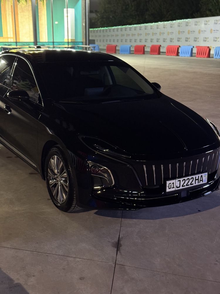 Продается Hongqi eqm5