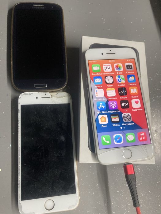 Продавам Iphone Айфон 7 8