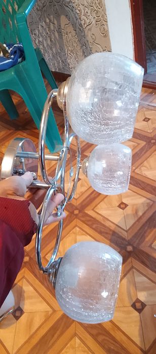 Срочно продам люстры