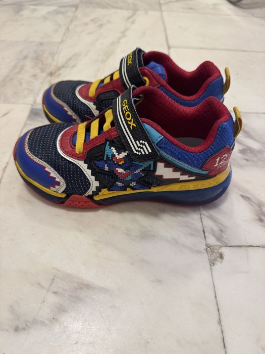 Детски маратонки Geox светеща подметка