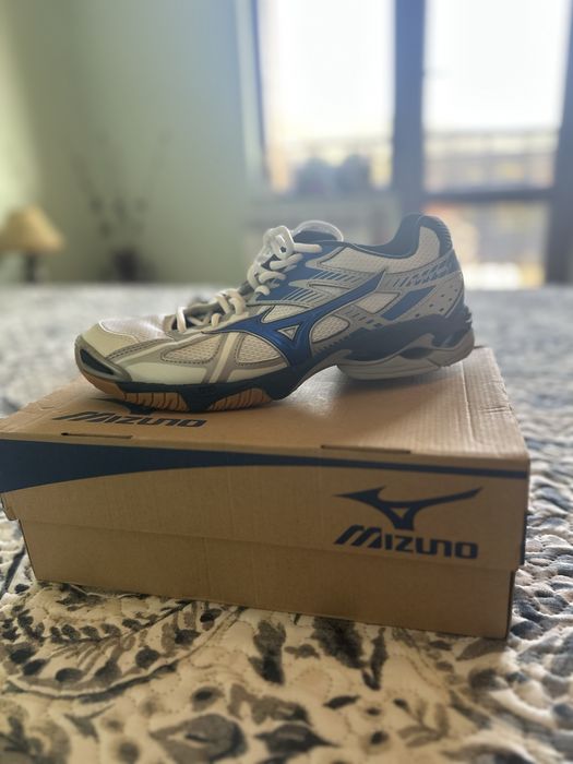 Mizuno Wave Bolt 4