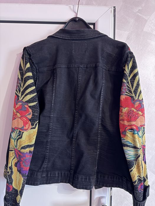 Страхотно яке Desigual