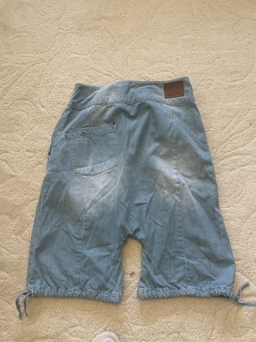 Jeans moderni cu turul lasat