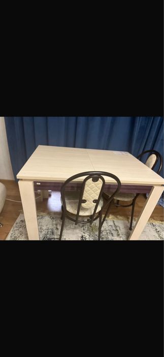 Кухонный стол раскладной,+4 стули