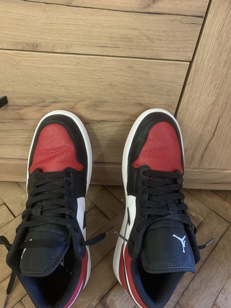 Air jordan low red