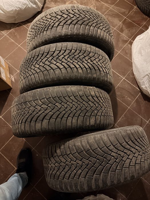 4 бр. Еднави Зимни гуми Falken 225/45/17