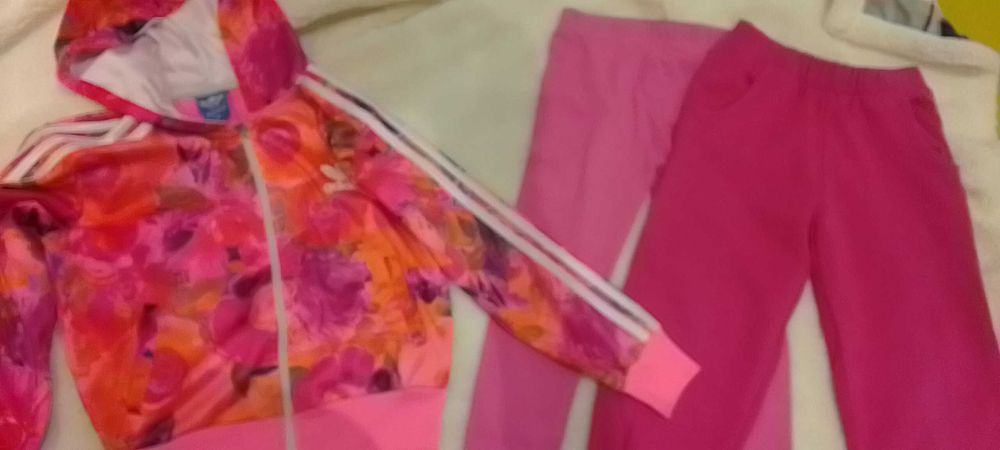 Adidas  с 2 долнища 6-8 г. -30 лв., ръст до 128 см.