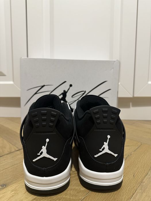 Air Jordan 4 White Thunder