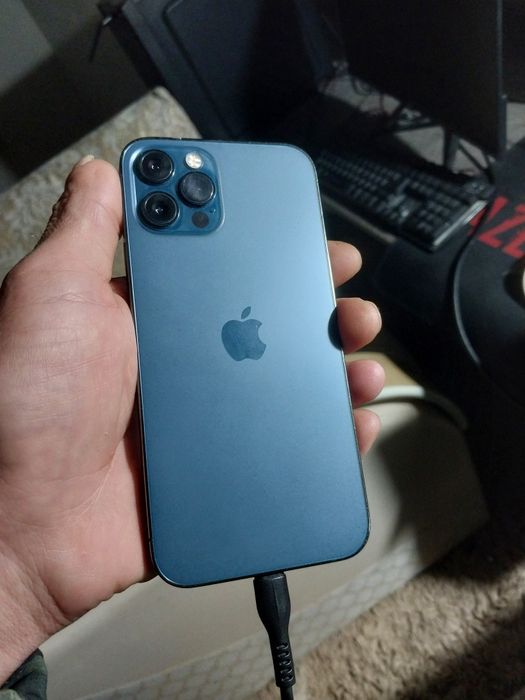 Продаётся айфон 12 промах