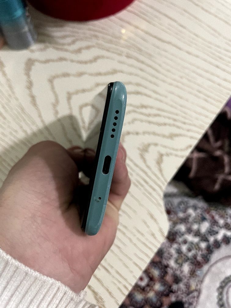 POCO C40 Sotiladi