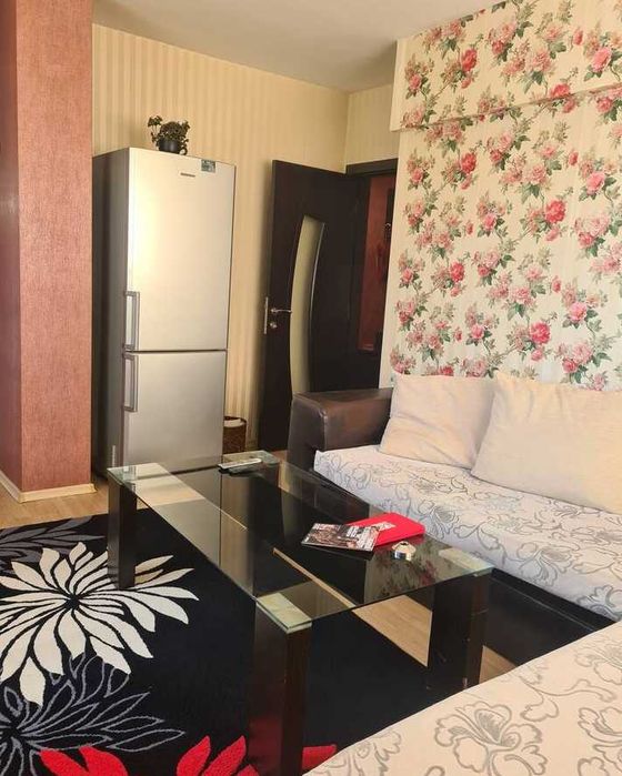 Дава се под наем Двустаен апартамент в Бургас, Лазур - 62 кв.м за 200 € - Снимка #2