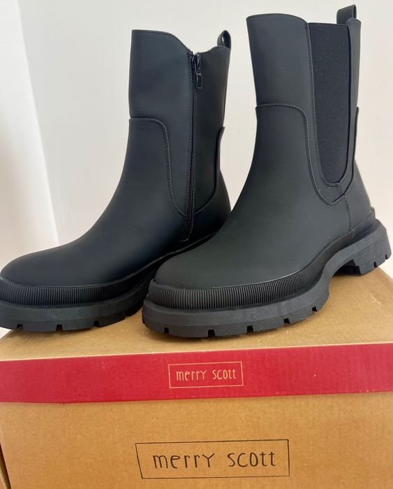 Дамски черни боти