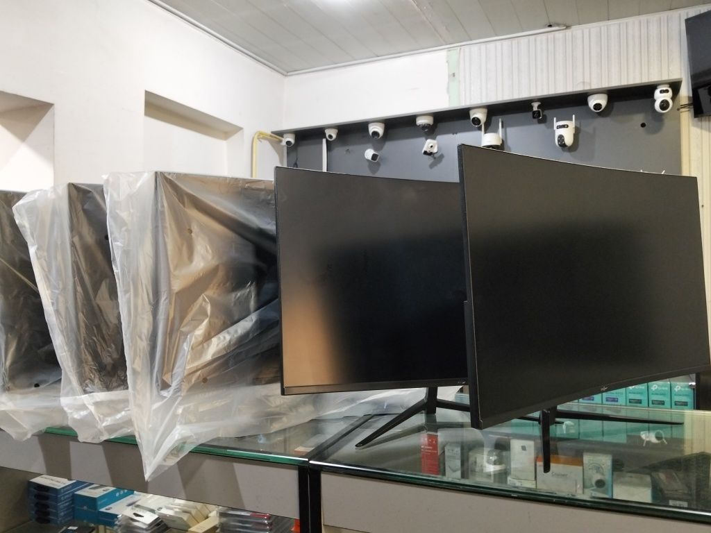 Monitor Pixel 180 hz zo'r holatda aybi yoq ishlashi zo'r
