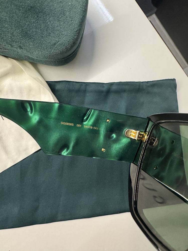 Очила Gucci уникален модел и цвят