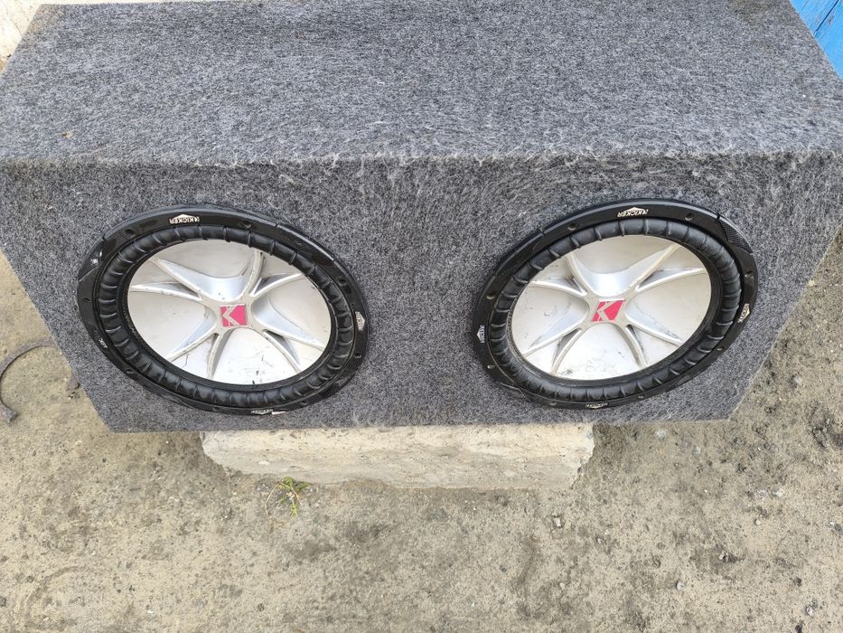 Продам сабвуфер Кикер