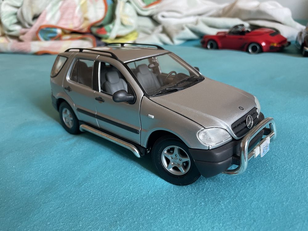 Mercedes-Benz ML 320- 1:18 - Maisto
