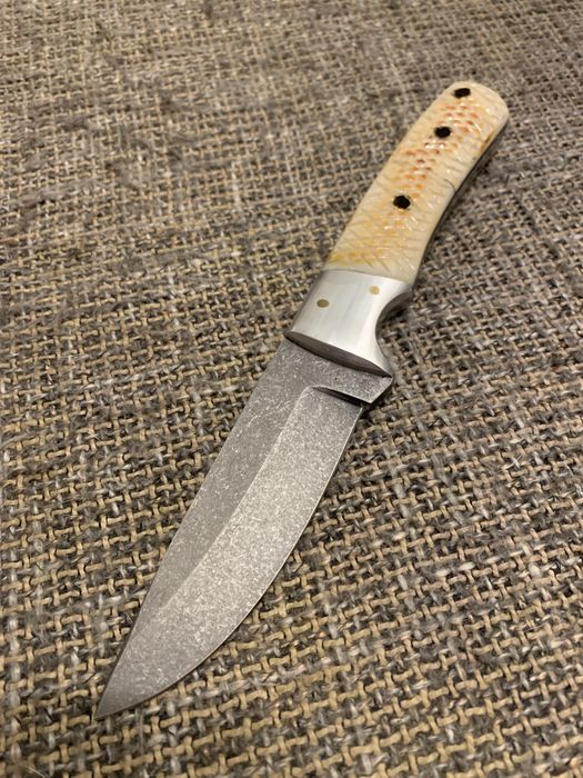 Колекционерски нож кована стомана.