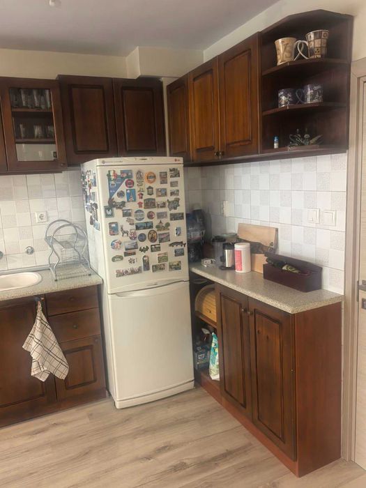 Мебели от масив дъб почти нови, без забележка!