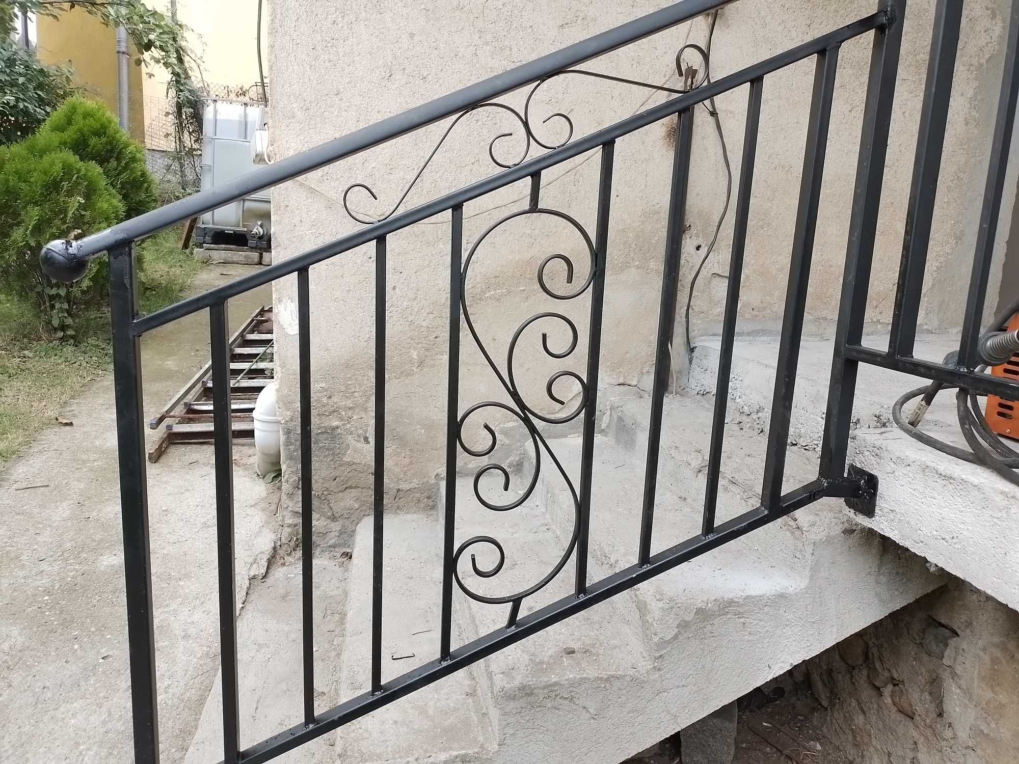 Парапети за стълбища и тераси от ковано желязо